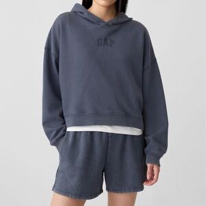 Gap Relaxed Gap Mini-Logo Cropped Hoodie
